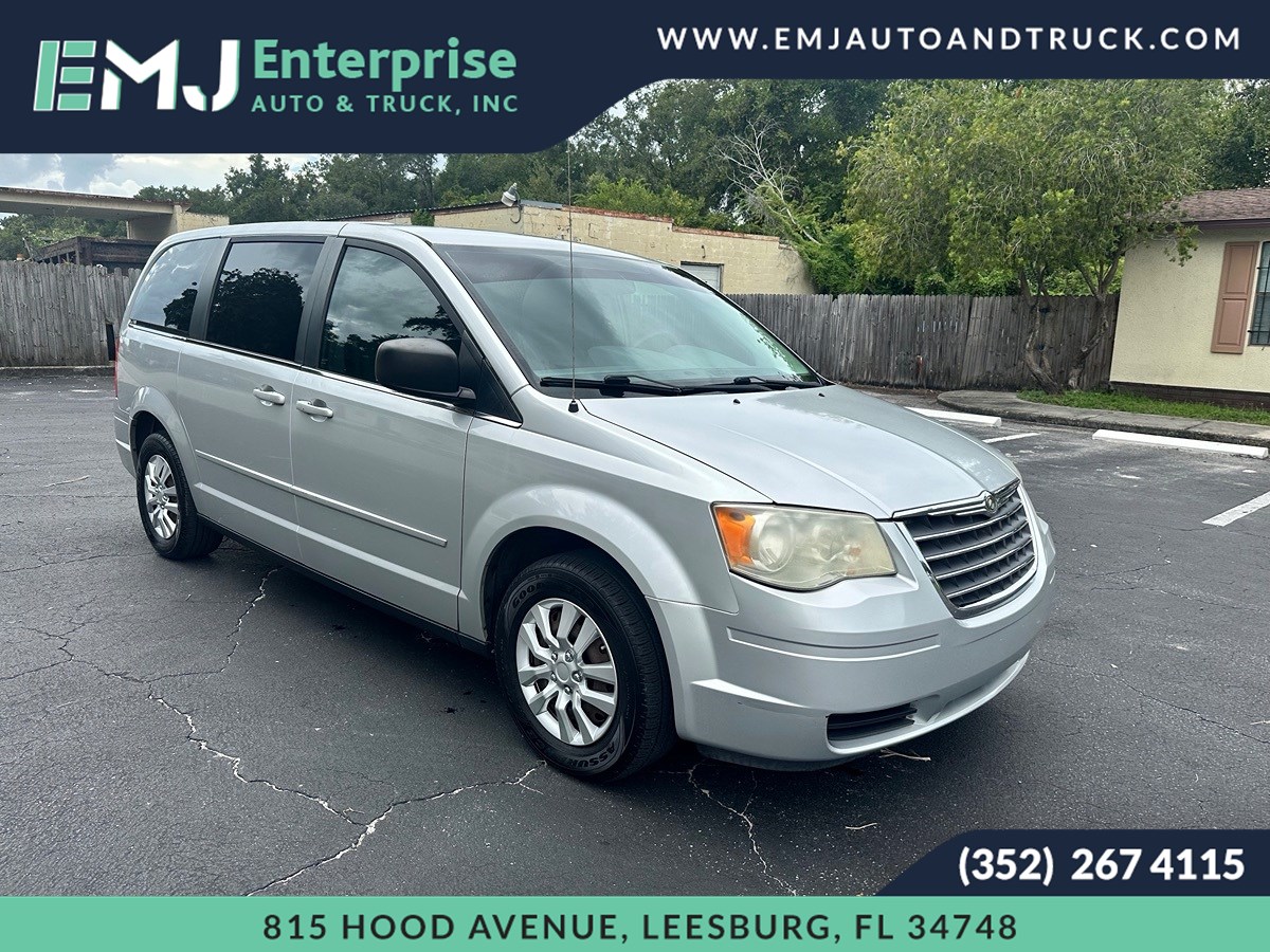 2010 Chrysler Town & Country LX