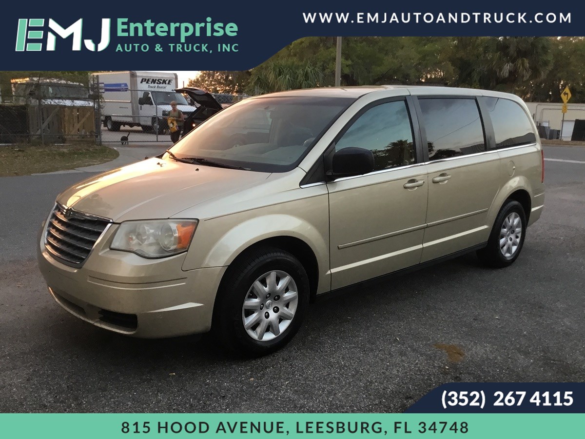 2010 Chrysler Town & Country LX