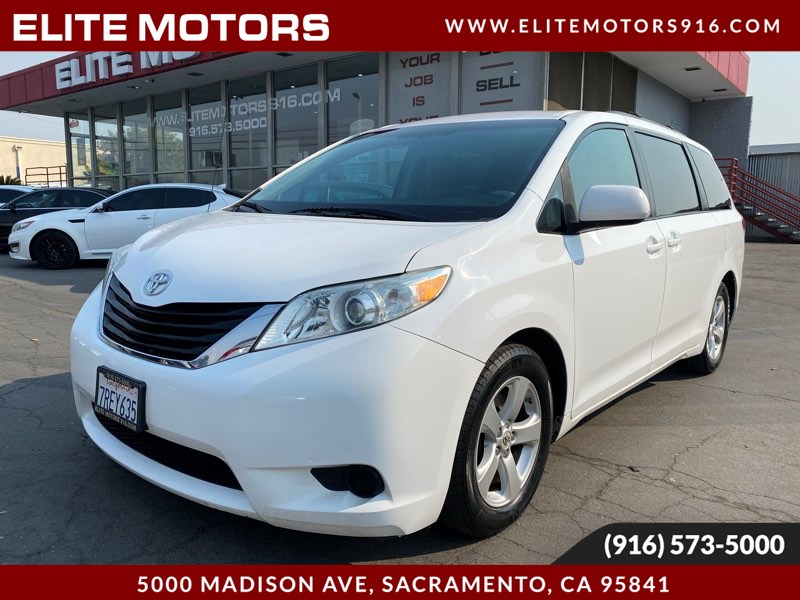 2011 toyota sienna le minivan 4d