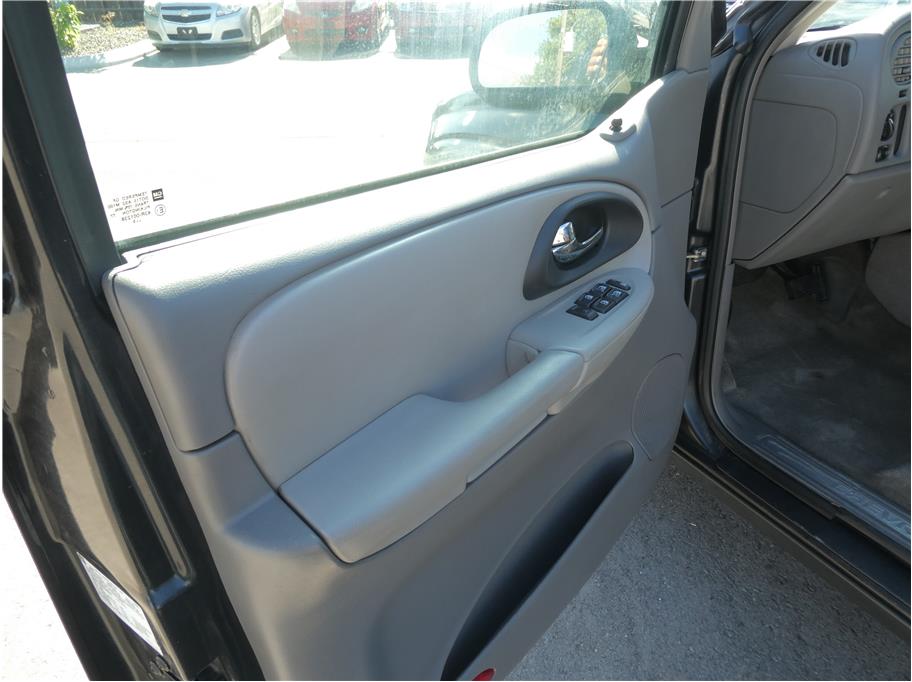 2005 chevy trailblazer door panel