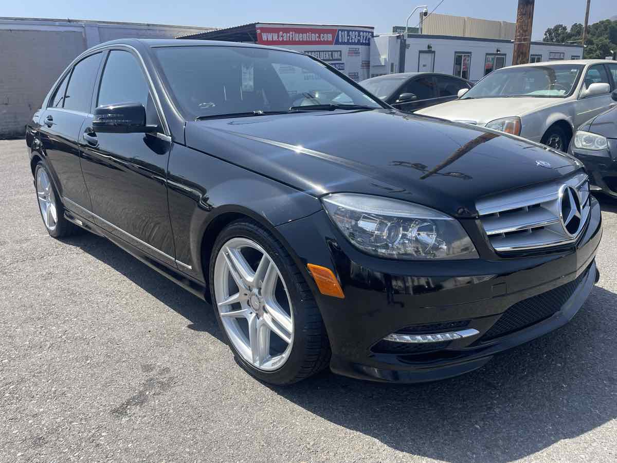 2011 Mercedes-Benz C 300 Luxury Sedan