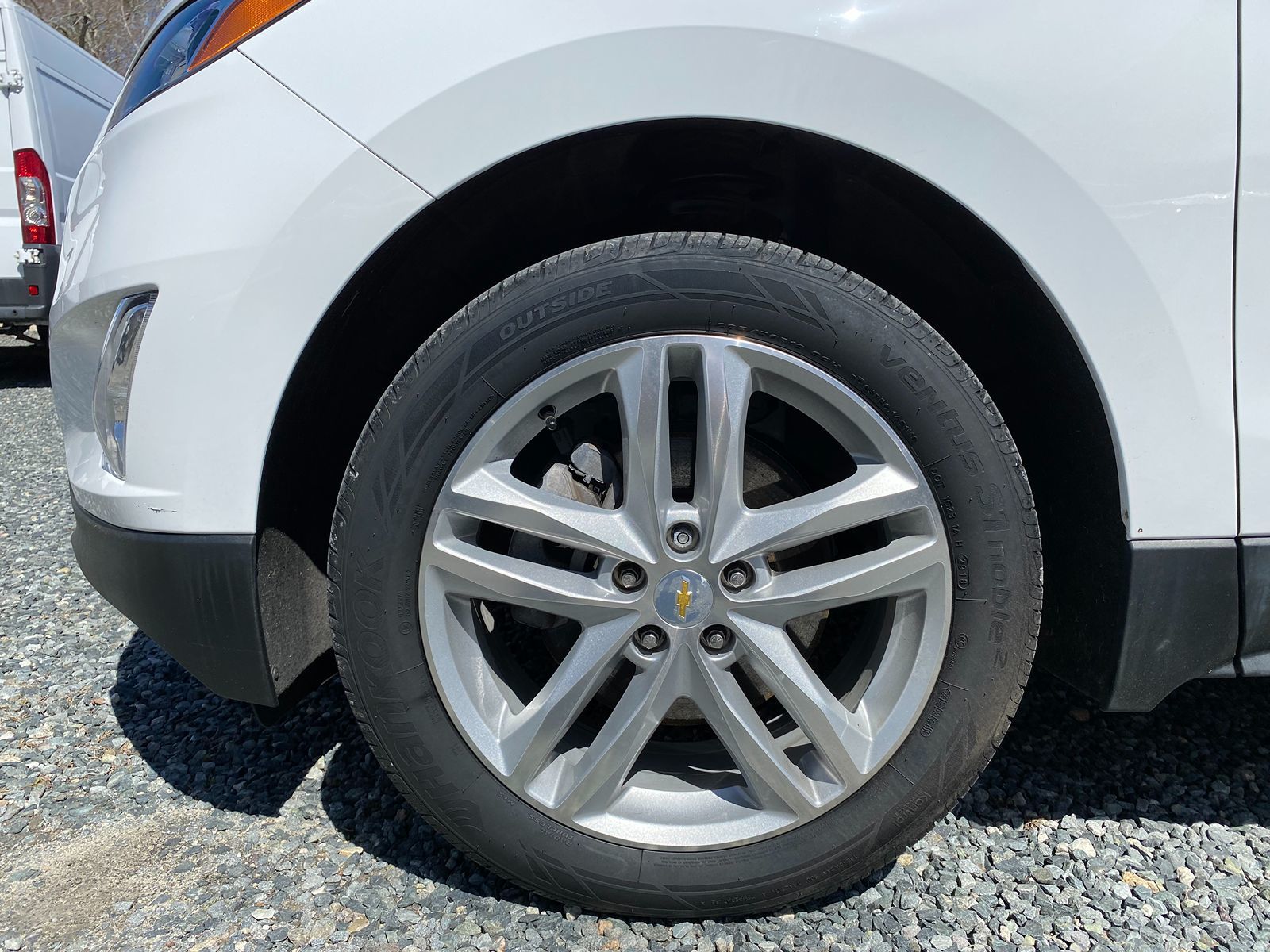 2019 Chevrolet Equinox Premier 32