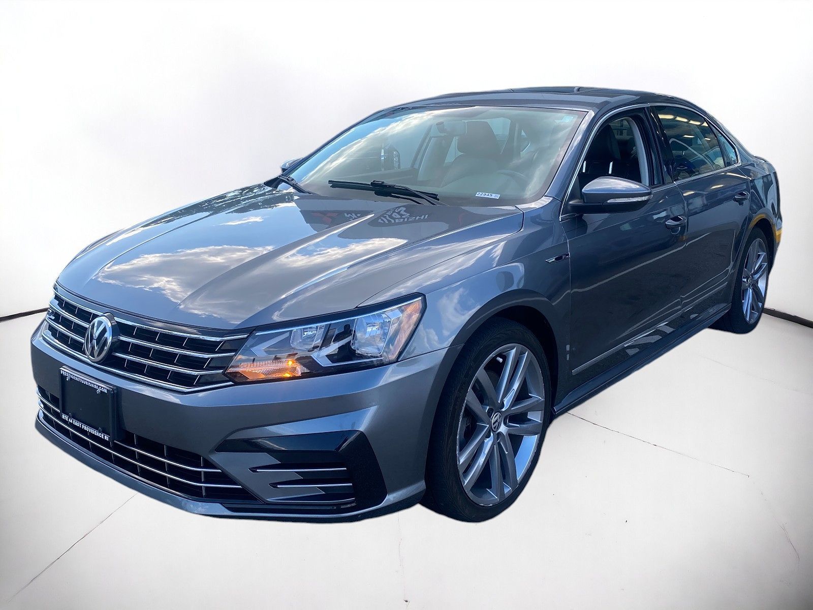 2017 Volkswagen Passat R-Line w/Comfort Pkg 2