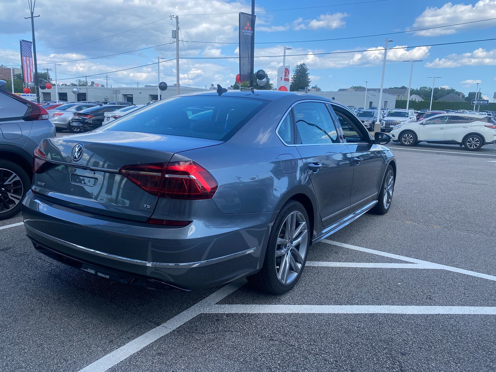 2017 Volkswagen Passat R-Line w/Comfort Pkg 3