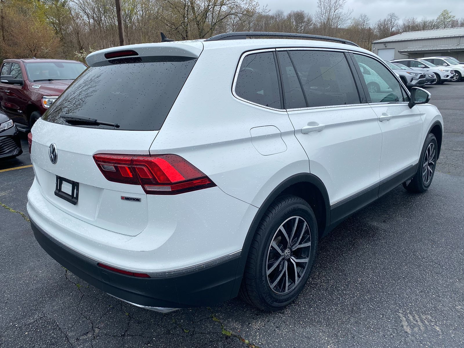 2021 Volkswagen Tiguan SE R-Line Black 3