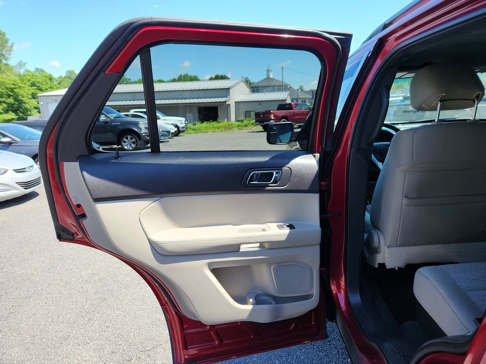 2014 Ford Explorer Base 31