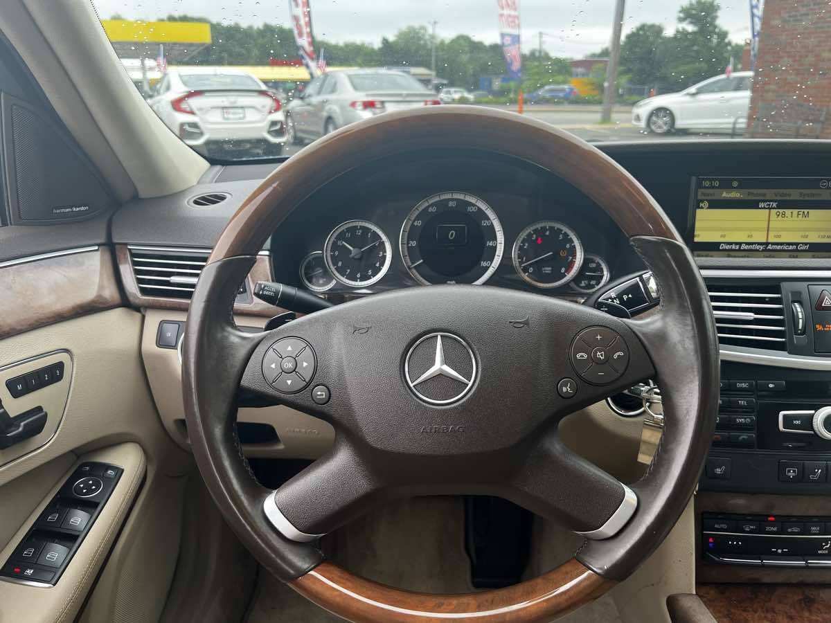 2011 Mercedes-Benz E 350 4MATIC Sport Sedan 22