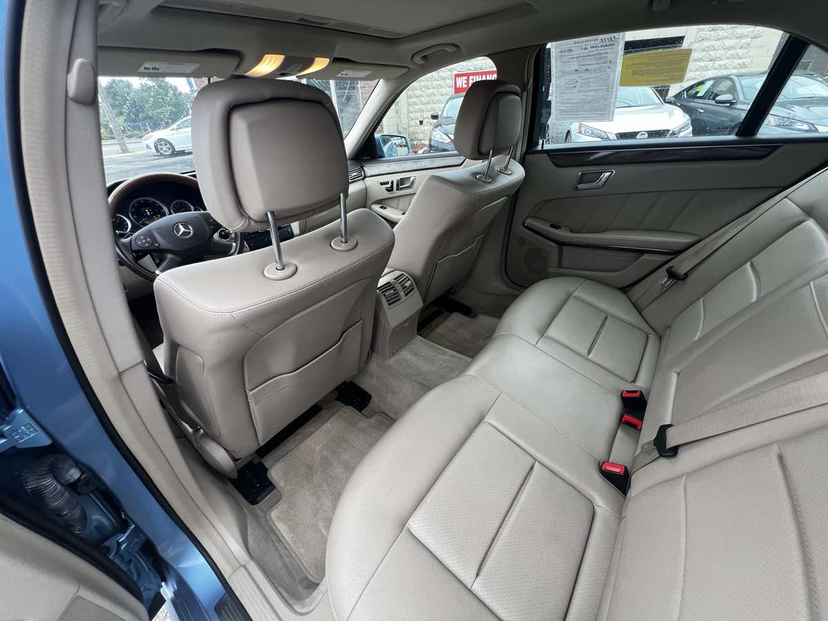 2011 Mercedes-Benz E 350 4MATIC Sport Sedan 34