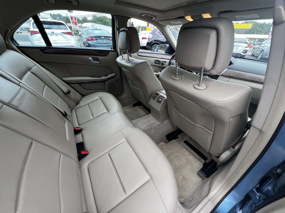 2011 Mercedes-Benz E 350 4MATIC Sport Sedan 36