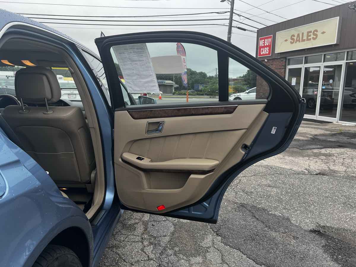 2011 Mercedes-Benz E 350 4MATIC Sport Sedan 37