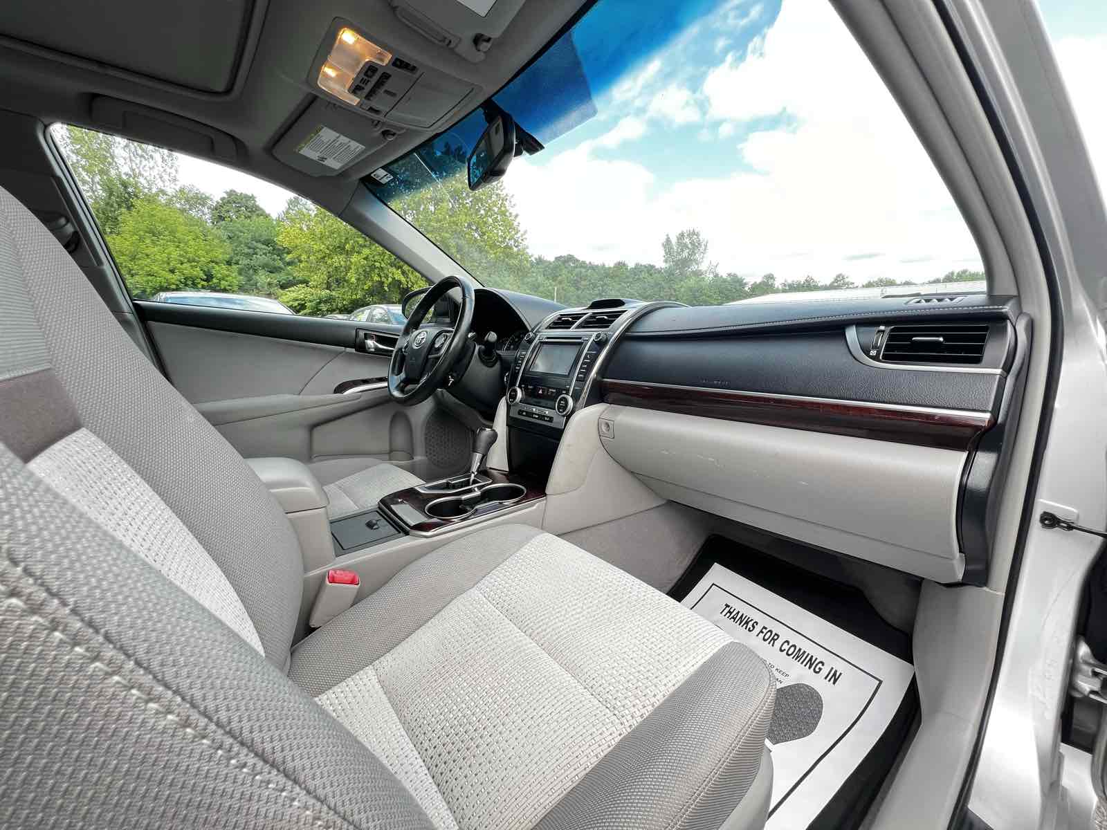 2012 Toyota Camry XLE 16