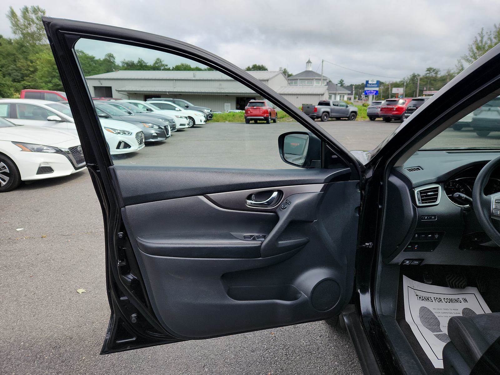 2015 Nissan Rogue SV 36