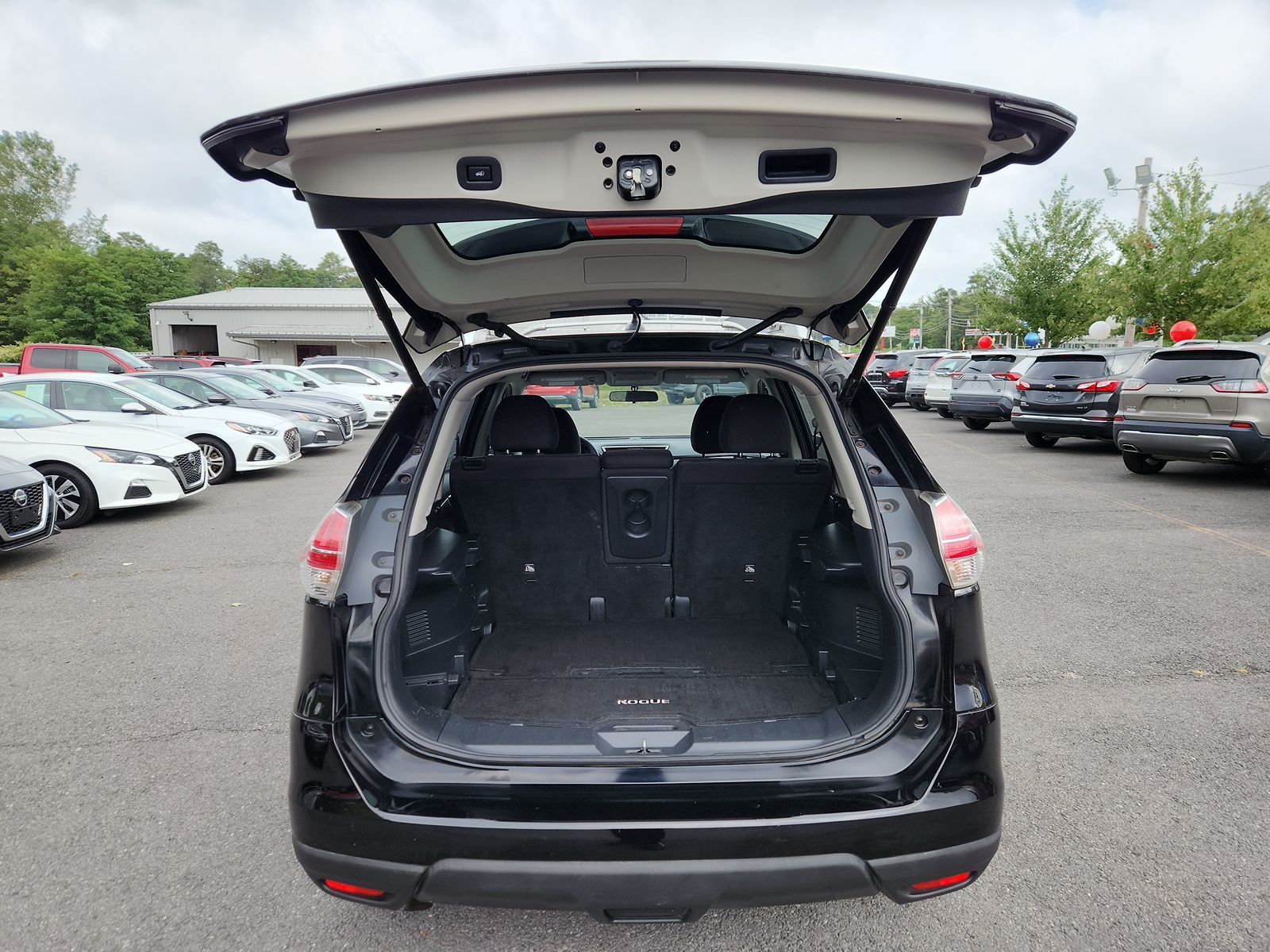 2015 Nissan Rogue SV 12