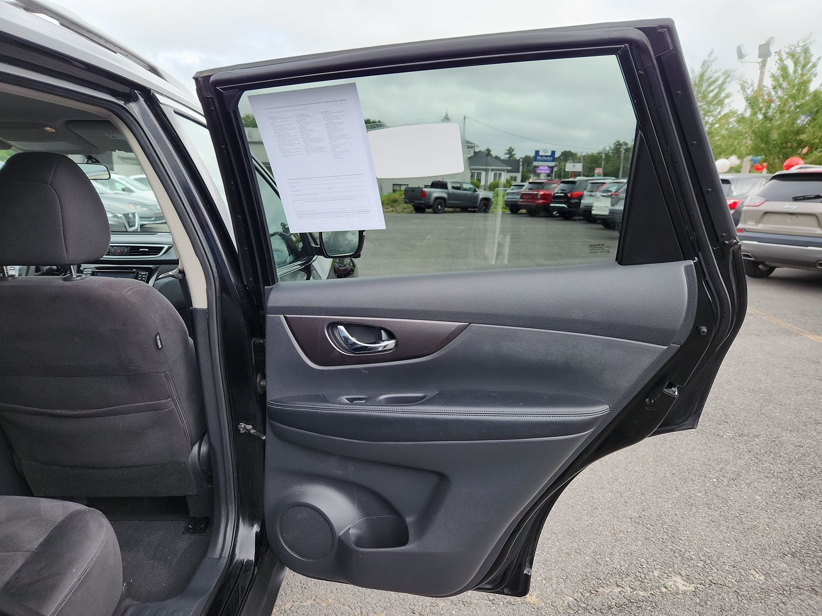 2015 Nissan Rogue SV 41