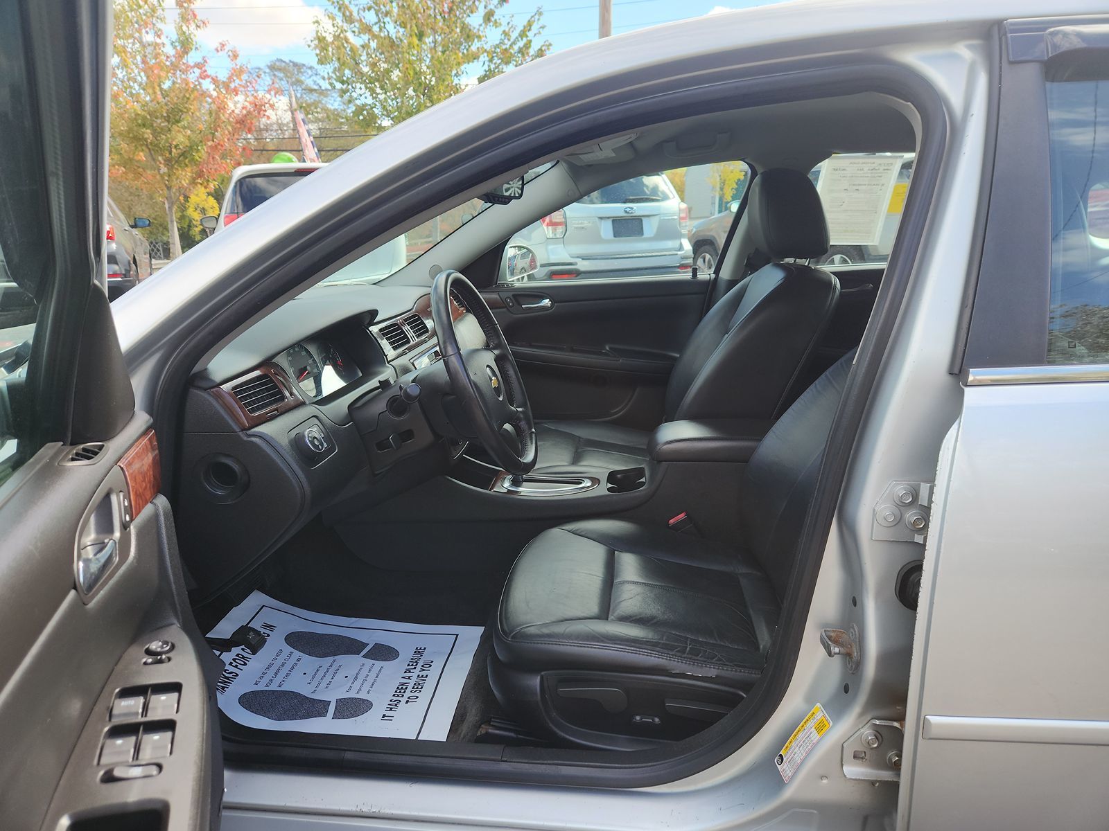 2011 Chevrolet Impala LT Retail 25