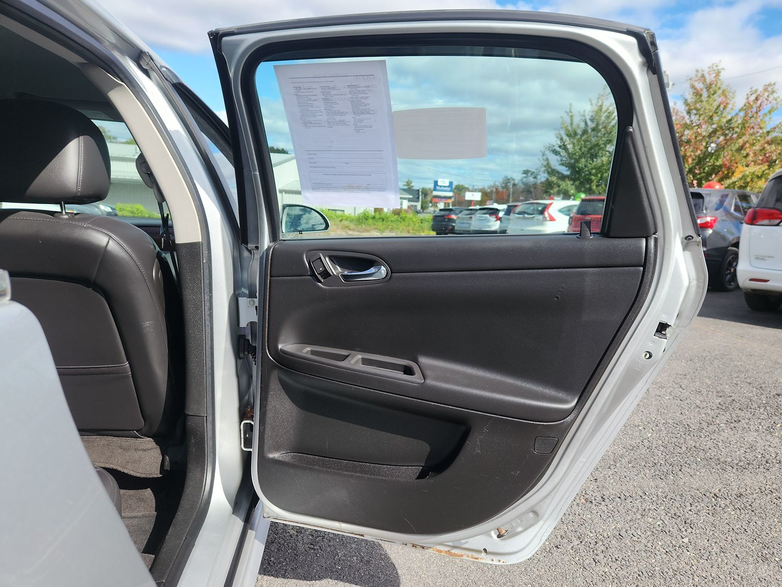 2011 Chevrolet Impala LT Retail 28