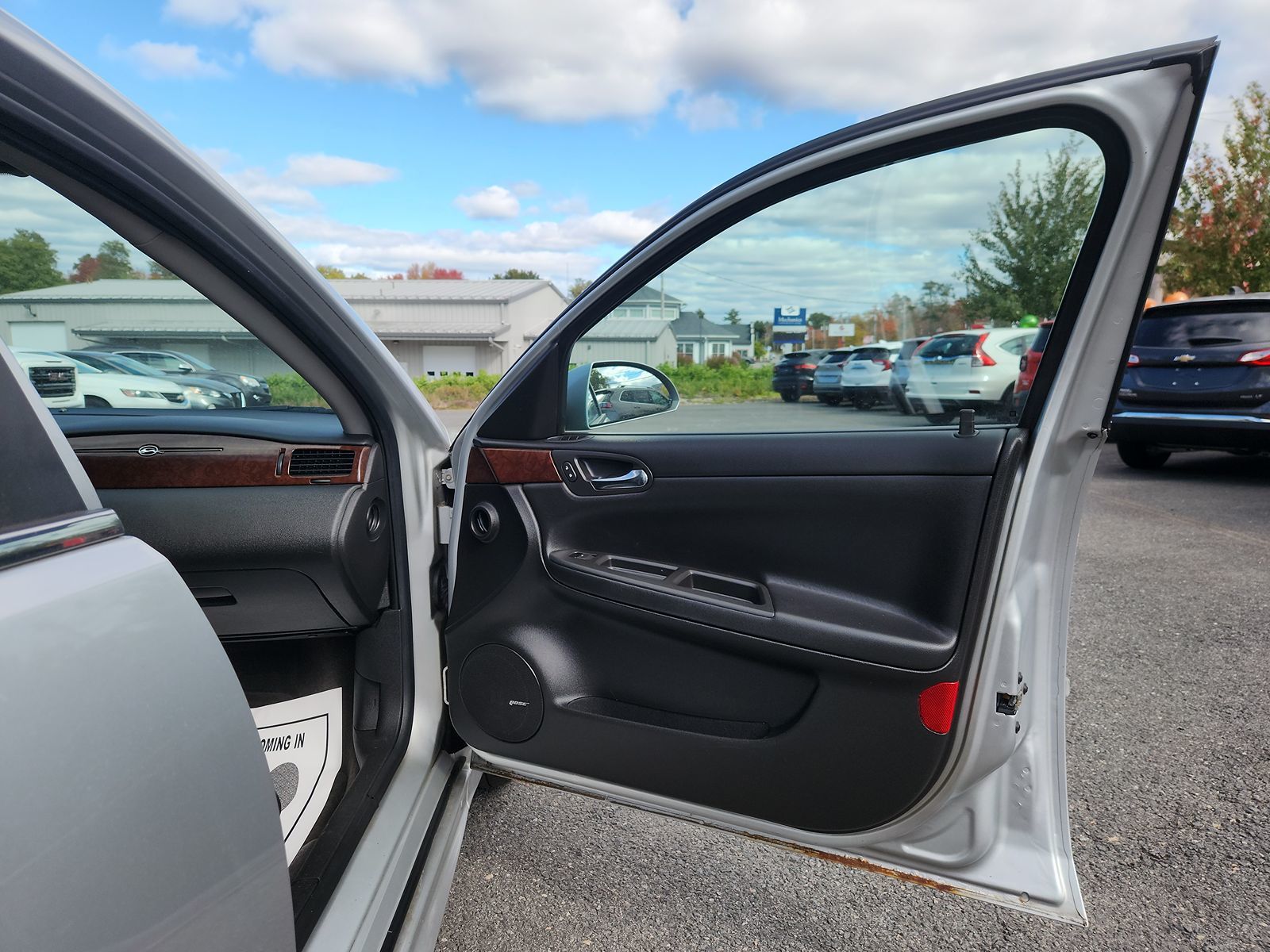 2011 Chevrolet Impala LT Retail 24