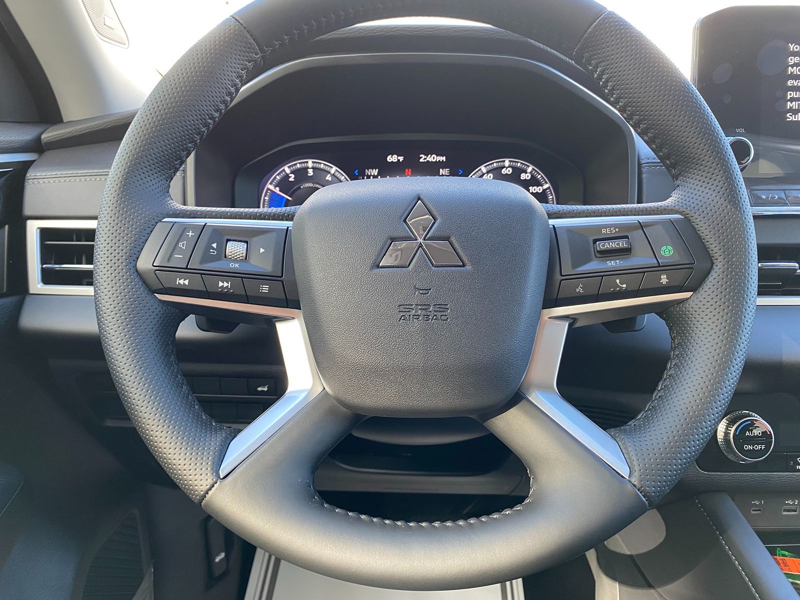 2024 Mitsubishi Outlander SE 18