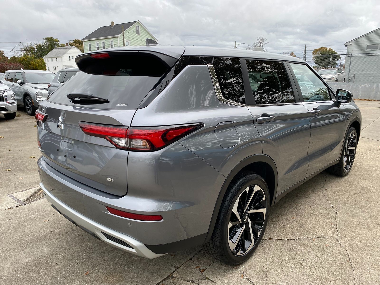 2024 Mitsubishi Outlander SE 10