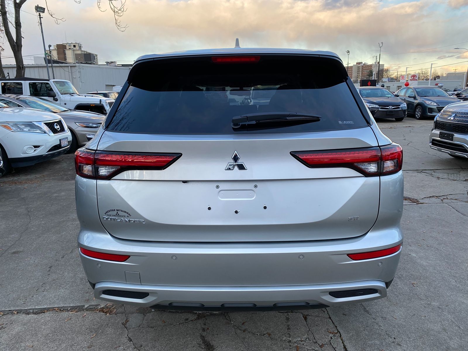 2024 Mitsubishi Outlander SE 8