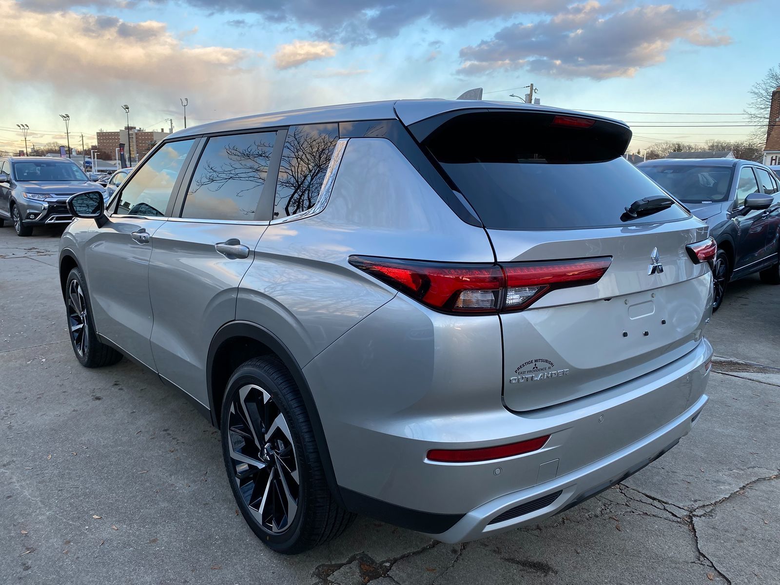 2024 Mitsubishi Outlander SE 7