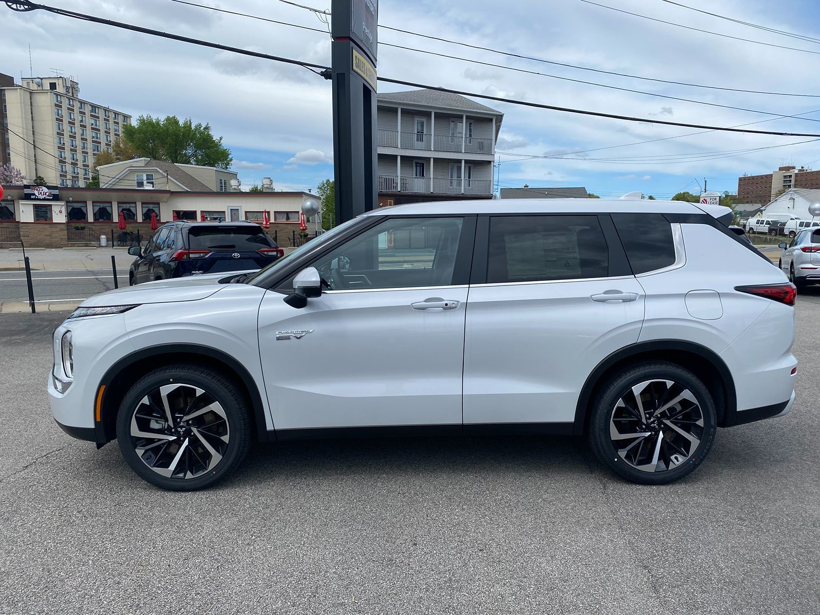 2024 Mitsubishi Outlander PHEV SE 7