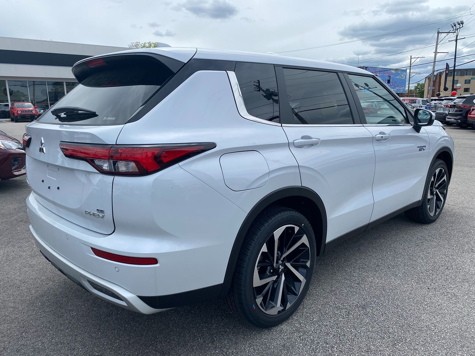 2024 Mitsubishi Outlander PHEV SE 3