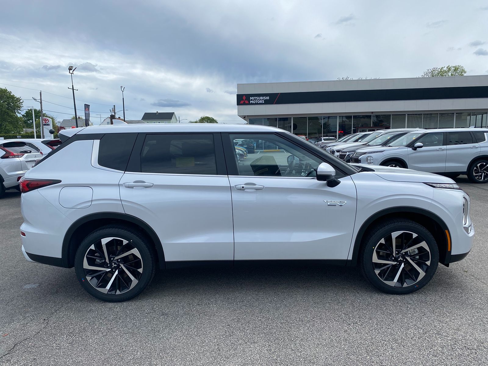 2024 Mitsubishi Outlander PHEV SE 6