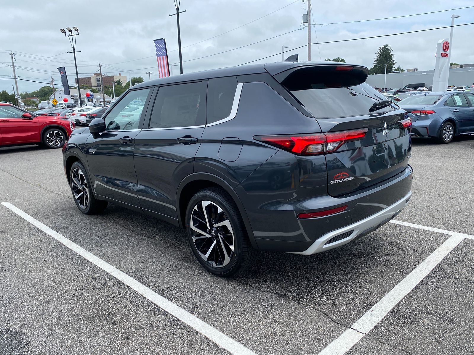 2024 Mitsubishi Outlander Plug-In Hybrid SE 3