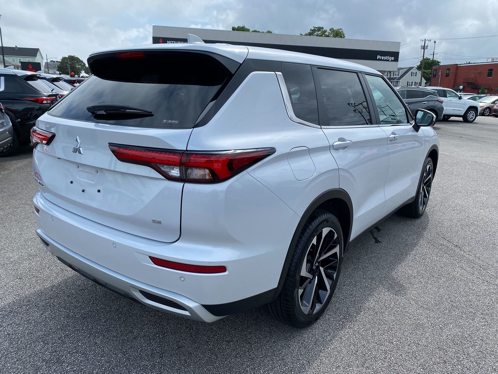 2024 Mitsubishi Outlander SE 3