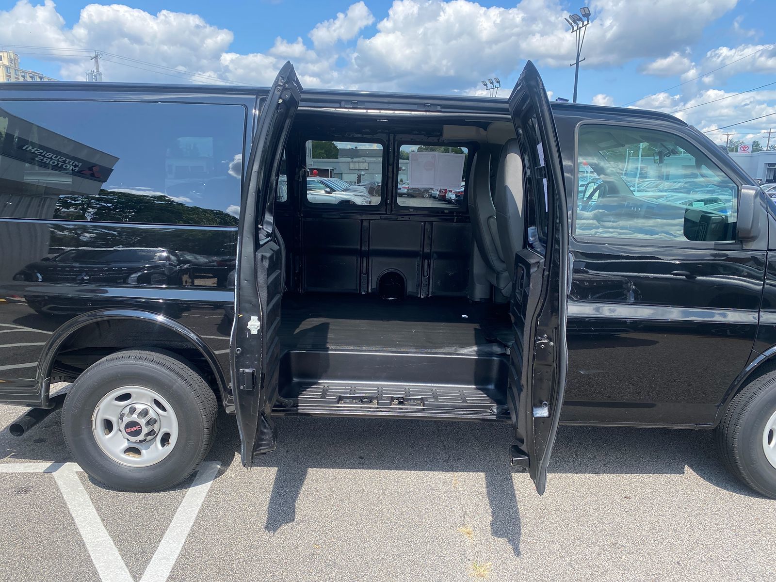 2014 GMC Savana Cargo Van  25