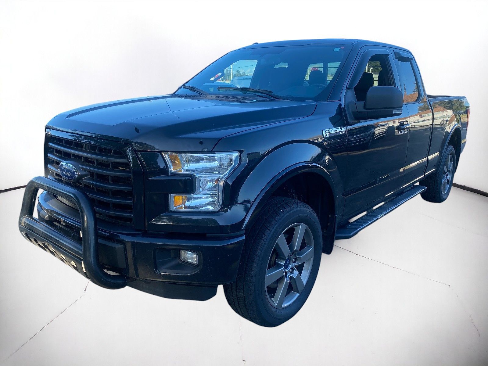 2015 Ford F-150 XLT 2