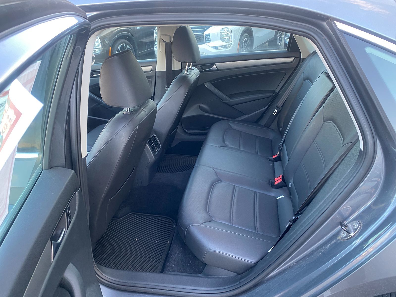 2014 Volkswagen Passat TDI SE w/Sunroof & Nav 26