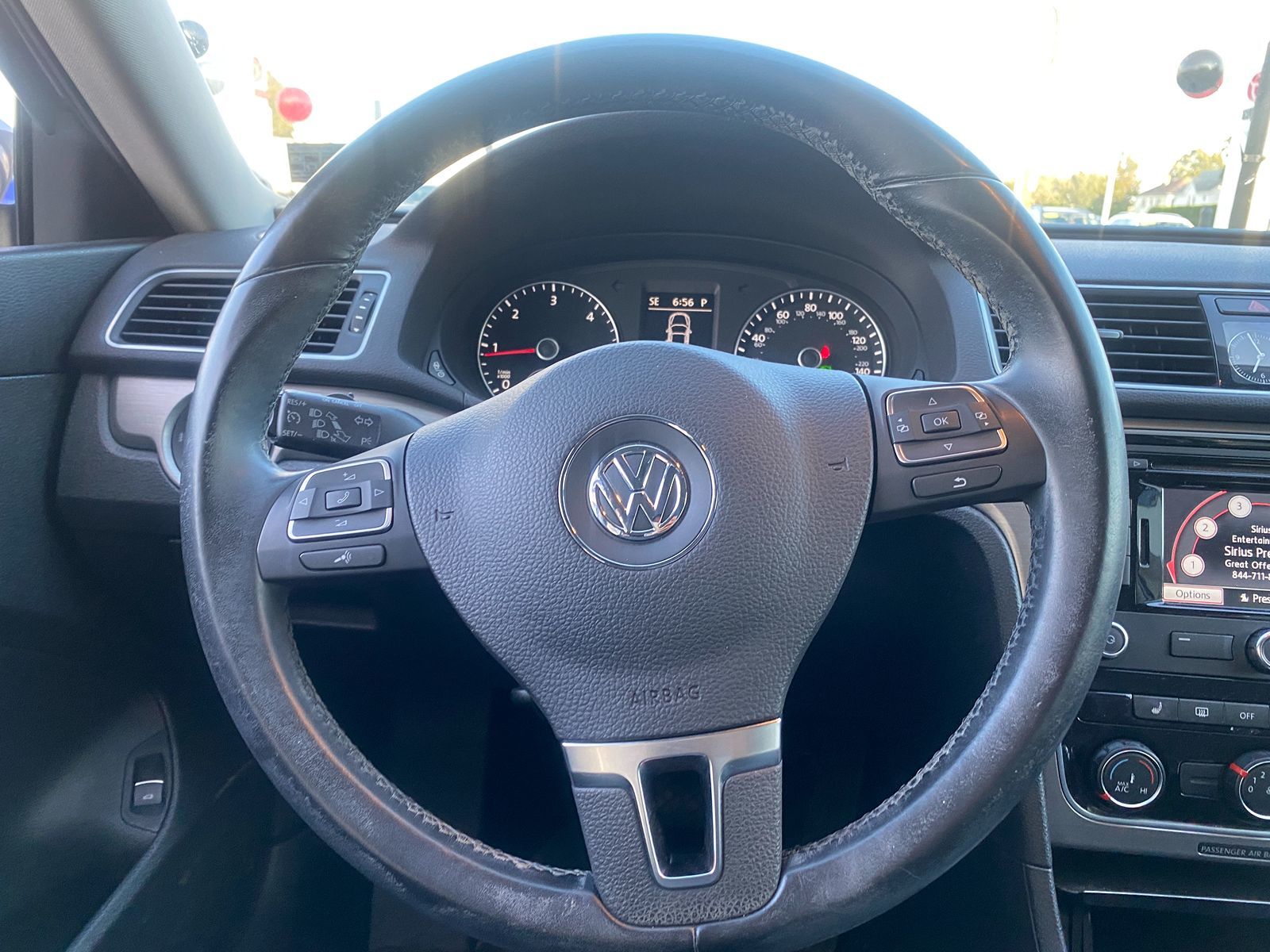 2014 Volkswagen Passat TDI SE w/Sunroof & Nav 14