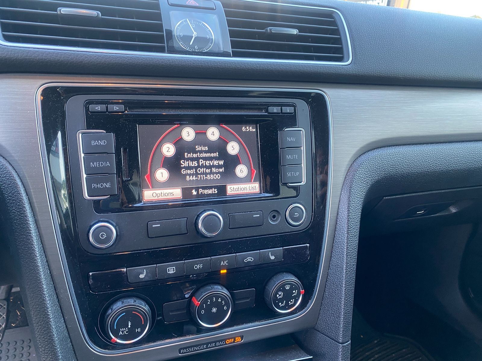 2014 Volkswagen Passat TDI SE w/Sunroof & Nav 18