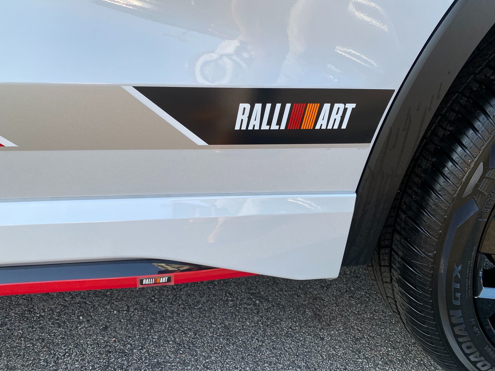 2024 Mitsubishi Outlander SE Ralliart 32