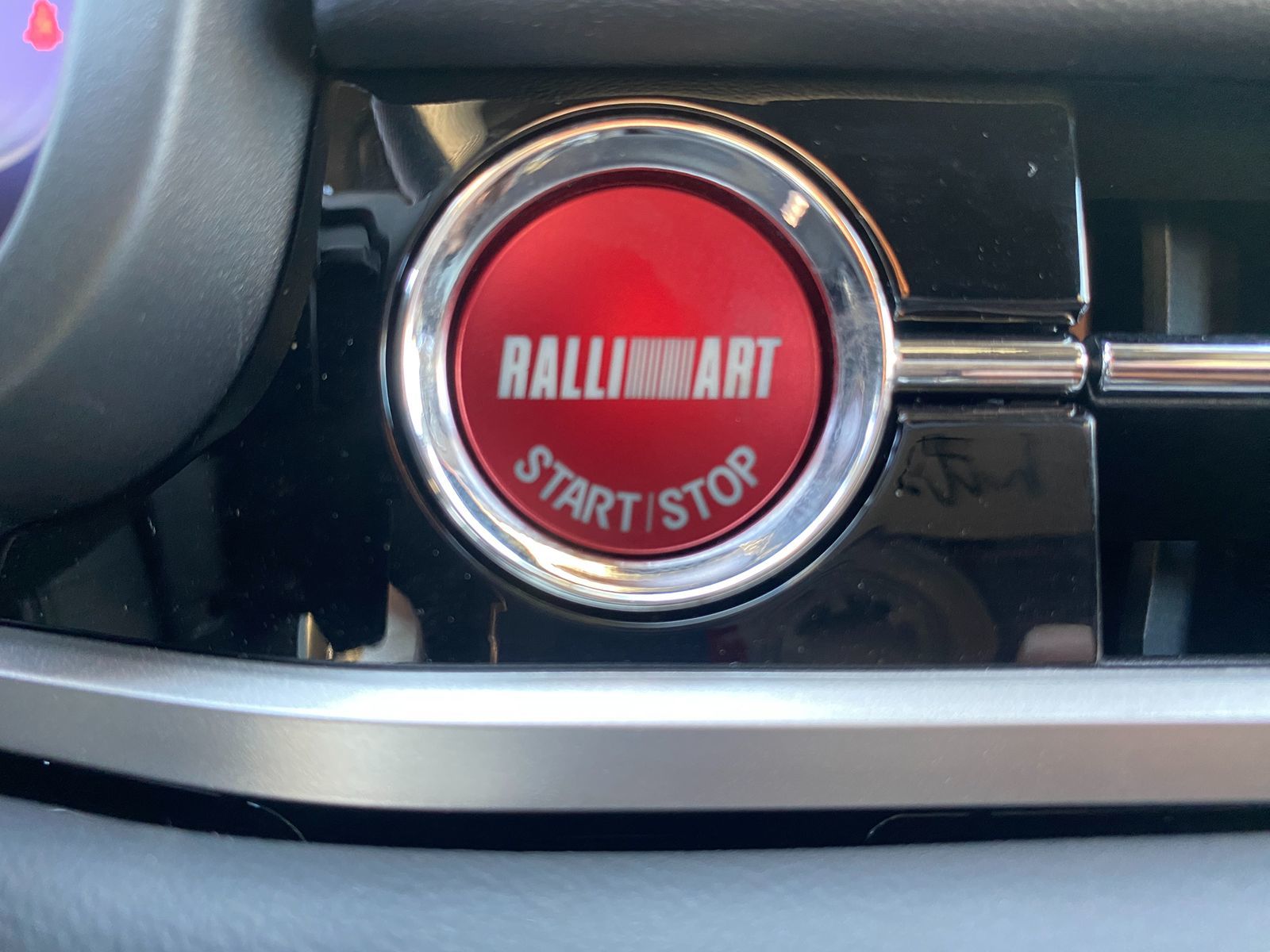 2024 Mitsubishi Outlander SE Ralliart 22