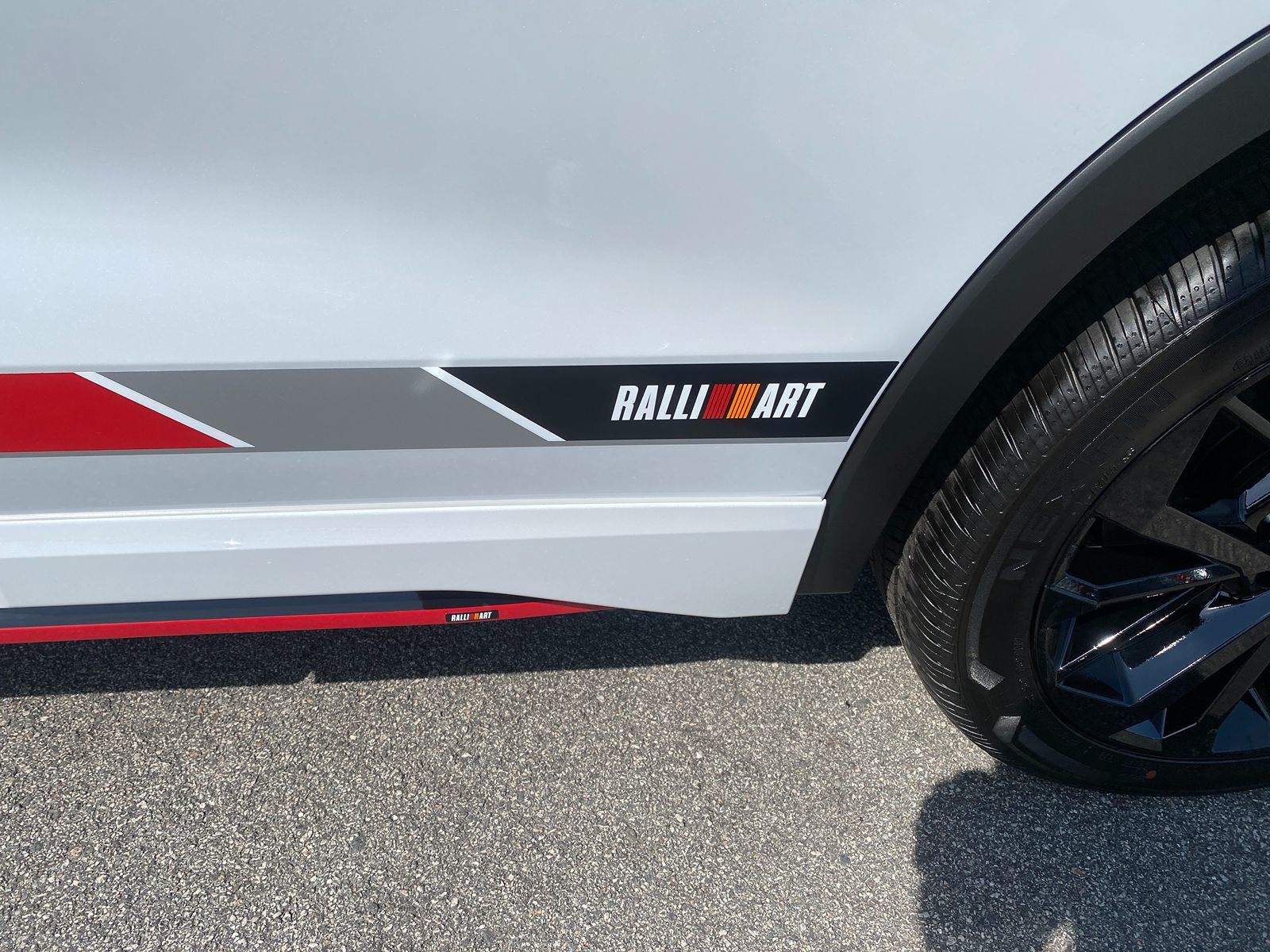 2024 Mitsubishi Outlander SE Ralliart 31