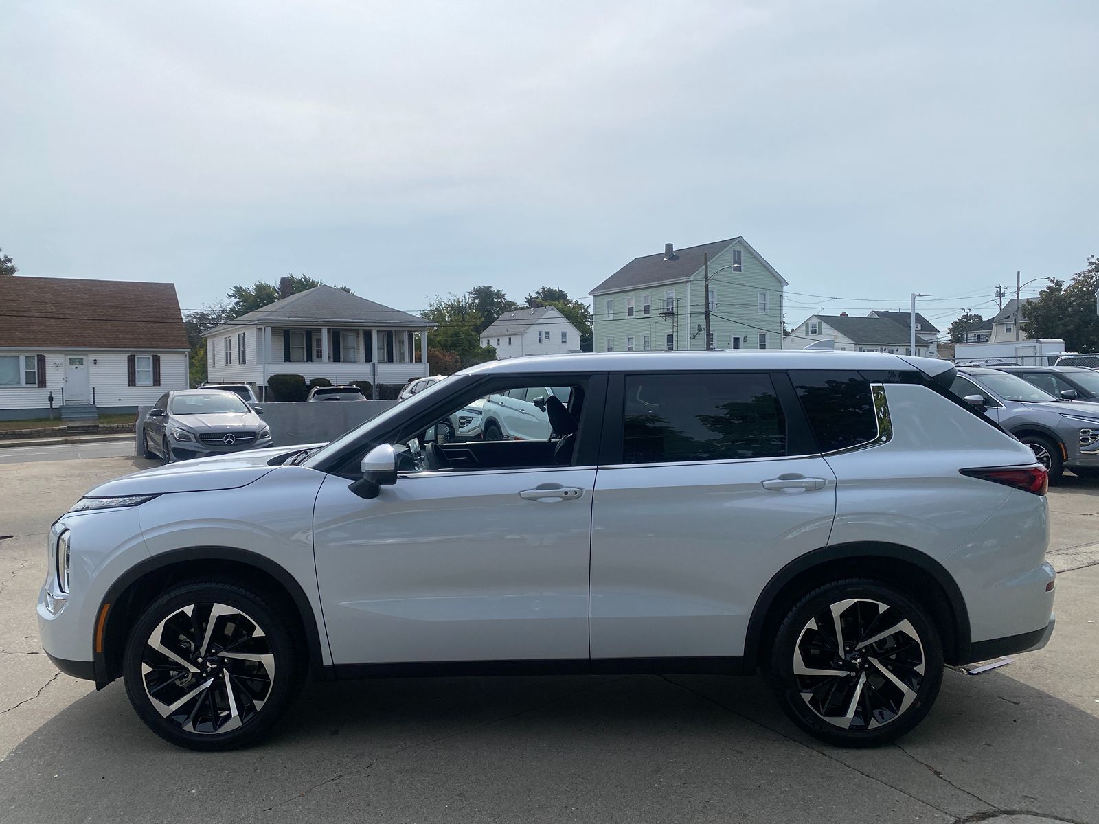 2024 Mitsubishi Outlander SE 7