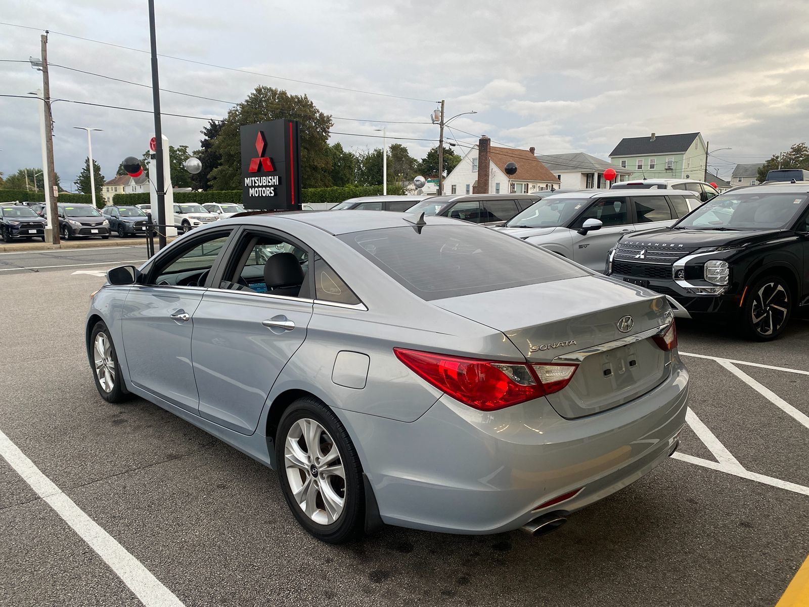 2011 Hyundai Sonata Ltd w/17" Wheels 3