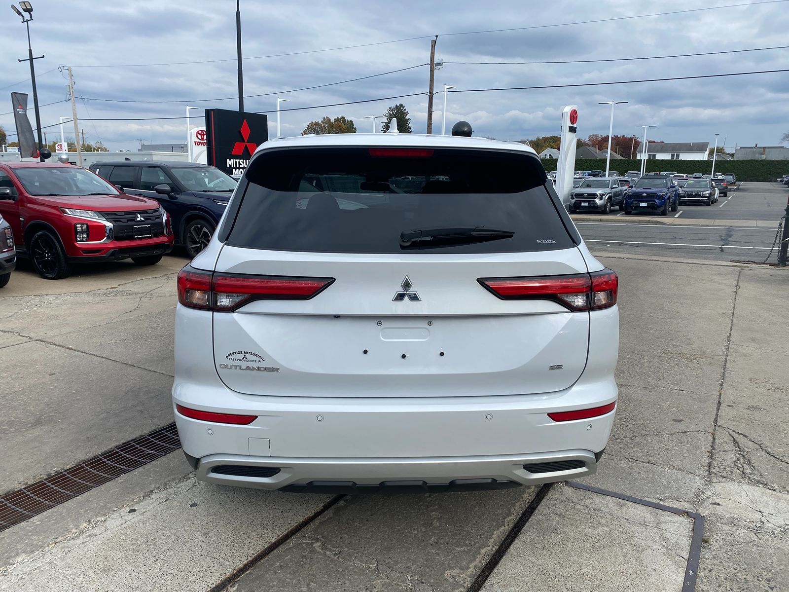 2023 Mitsubishi Outlander SE 6