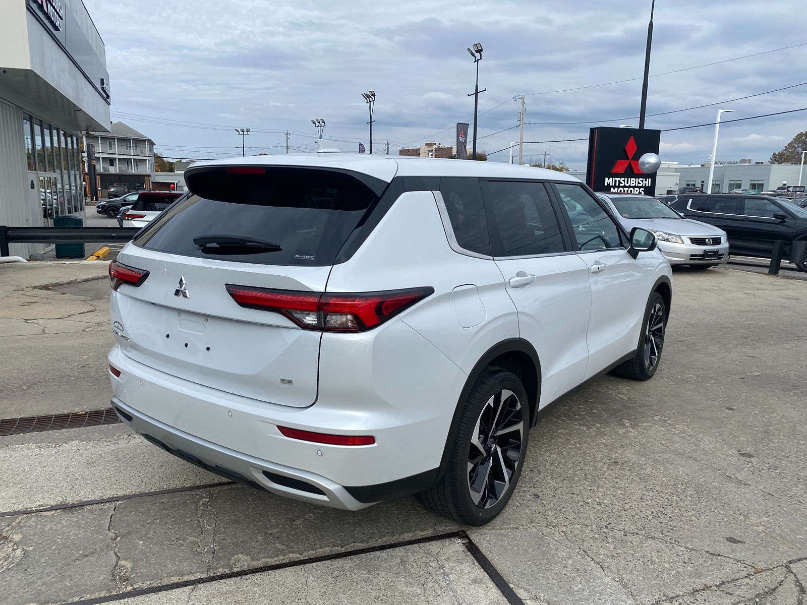 2023 Mitsubishi Outlander SE 8