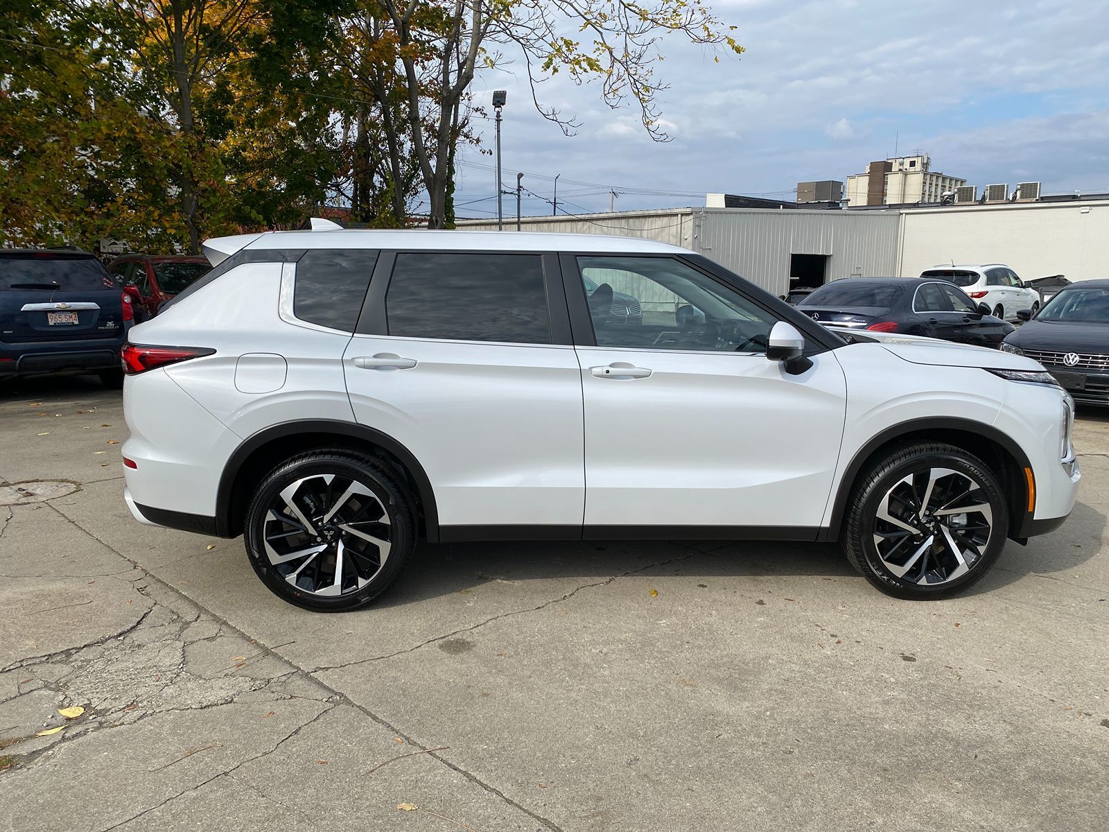 2024 Mitsubishi Outlander SE 9