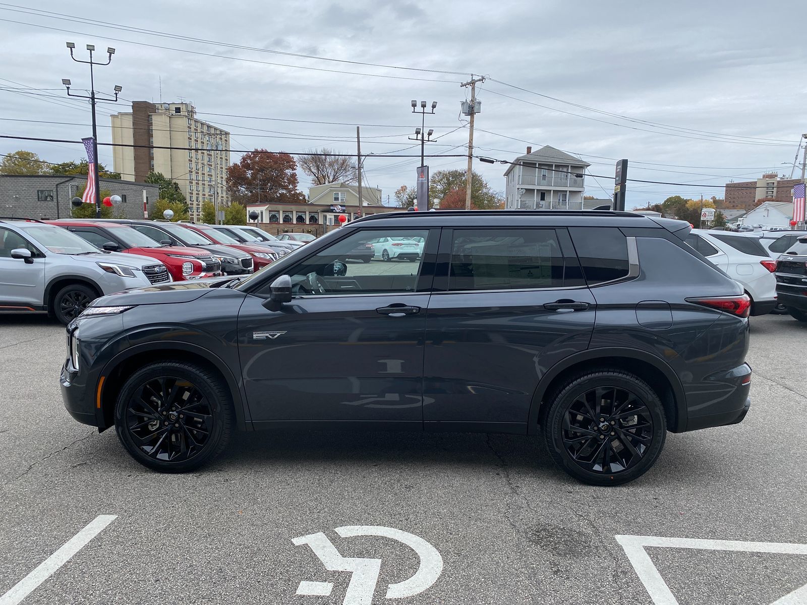 2025 Mitsubishi Outlander Plug-In Hybrid SEL Black Edition 4