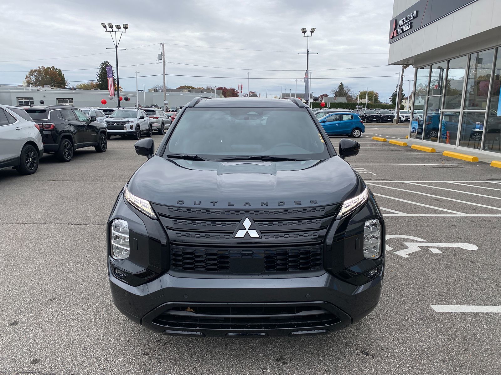 2025 Mitsubishi Outlander Plug-In Hybrid SEL Black Edition 3