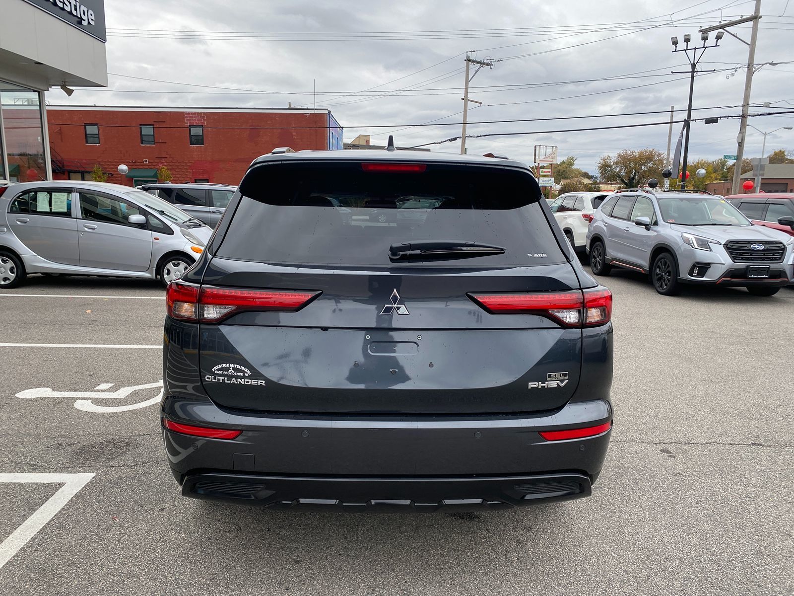 2025 Mitsubishi Outlander Plug-In Hybrid SEL Black Edition 6