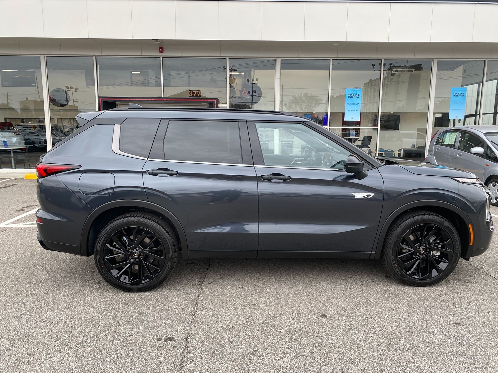 2025 Mitsubishi Outlander Plug-In Hybrid SEL Black Edition 9