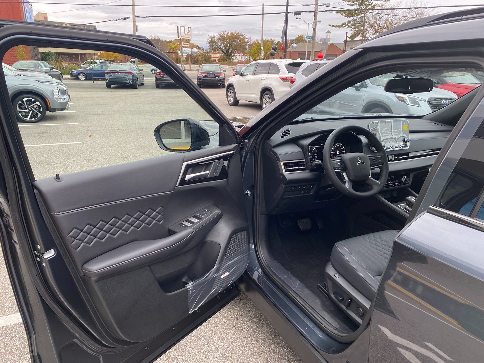 2025 Mitsubishi Outlander Plug-In Hybrid SEL Black Edition 10