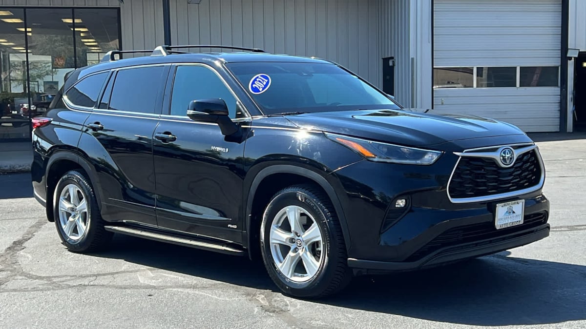 2021 Toyota Highlander Hybrid LE 3