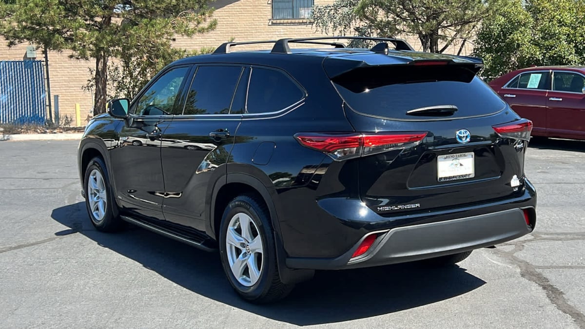 2021 Toyota Highlander Hybrid LE 7